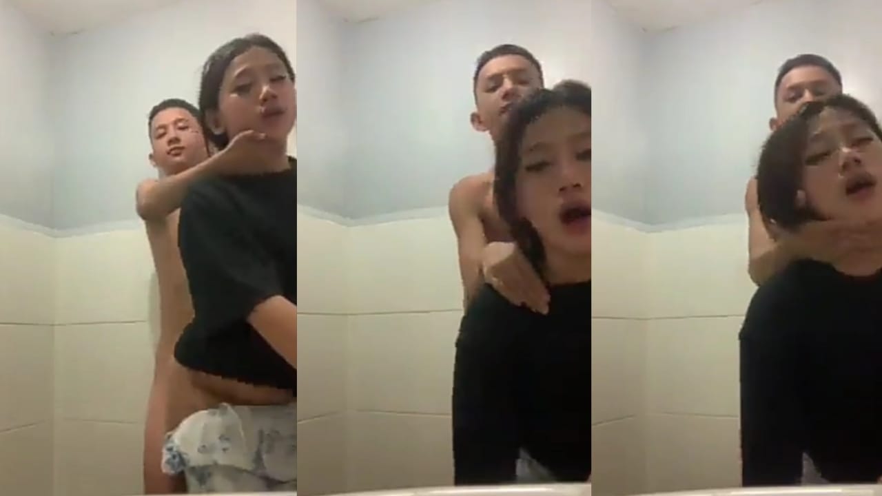 Bokep Indo ABG Paksa Pacar Supaya Mau Ngewe di WC