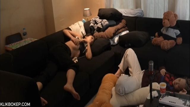 Bokep Indo Kaari Noa Lagi Live Tidur Buka Baju Keliatan Toketnya