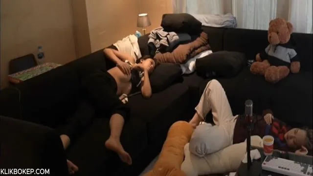 Bokep Indo Kaari Noa Lagi Live Tidur Buka Baju Keliatan Toketnya