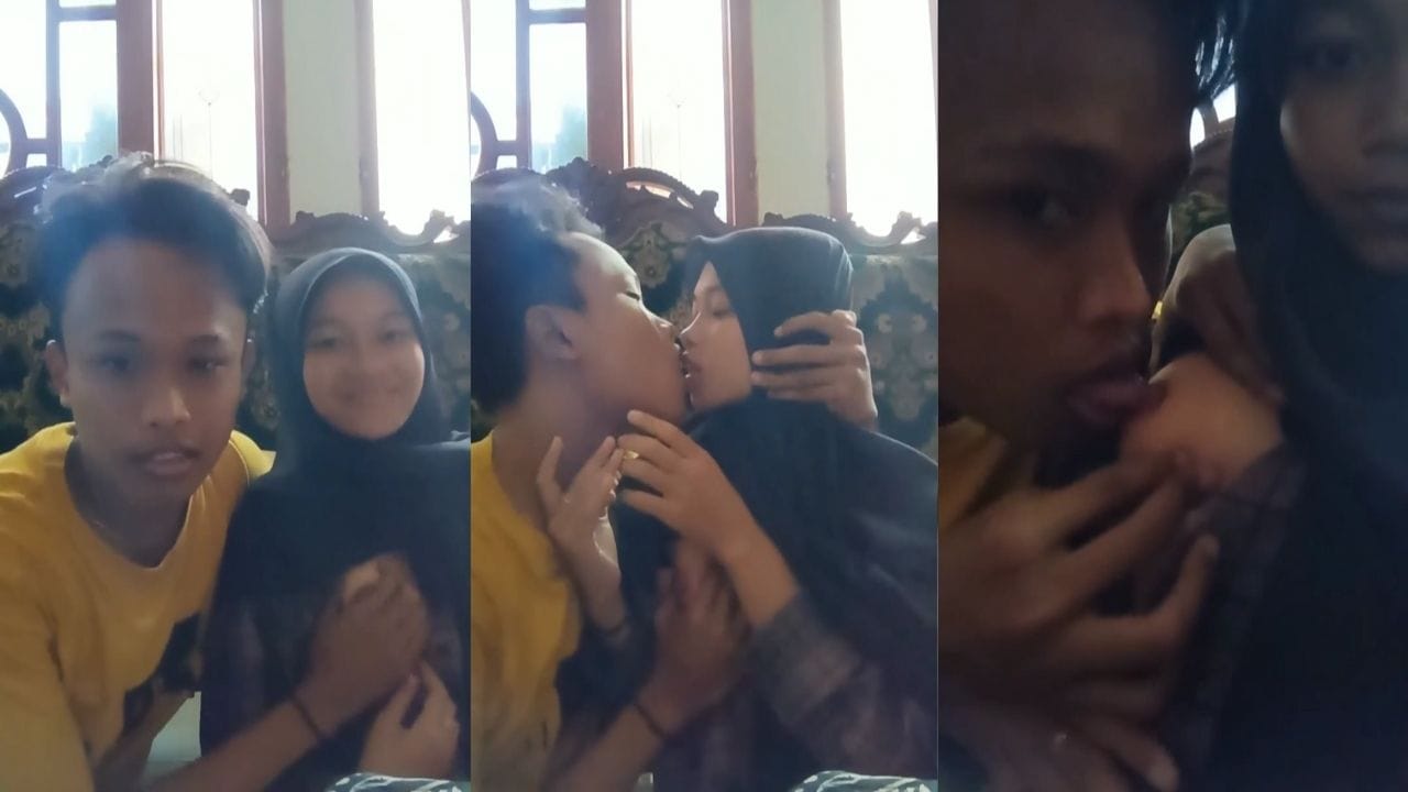 Bokep Indo ABG Hijab Mesum Nenenin Pacar di Ruang Tamu